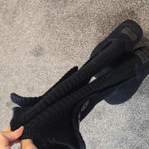UGG Australia Women 5819 Black Knit Sweater Buttons Boots Shoes Sz 7 - Picture 5 of 8